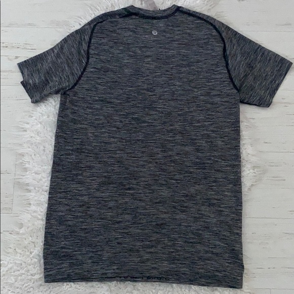 Lululemon lightweight tee - Picture 5 of 6